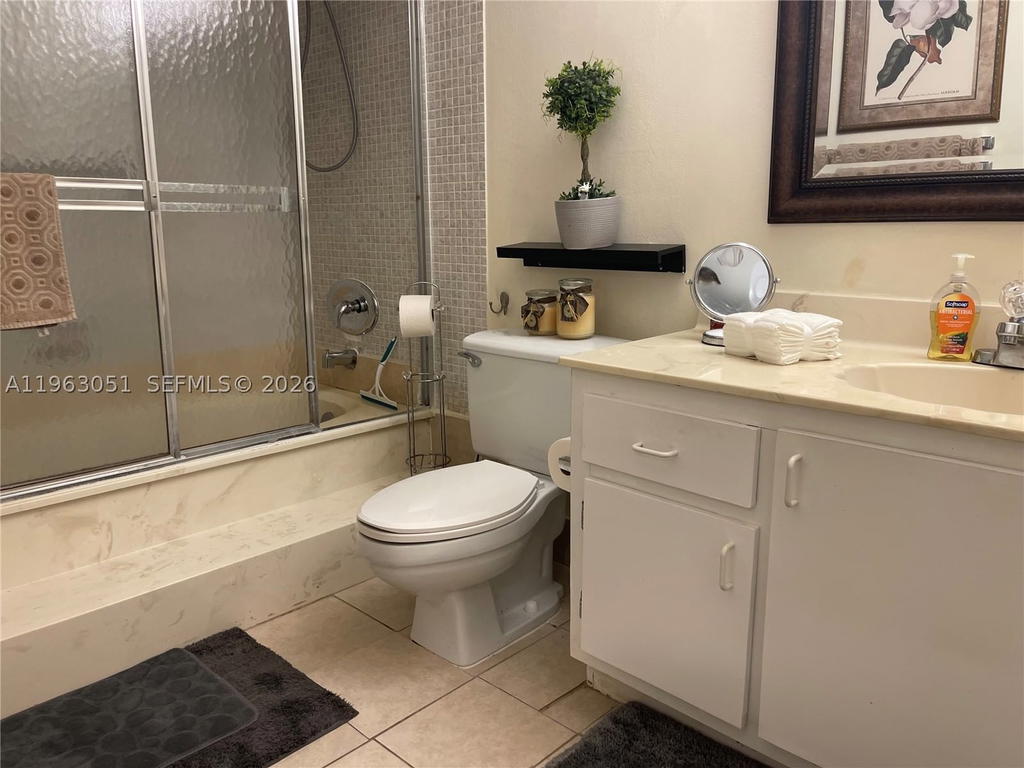 Real estate property located at 16475 Golf Club Rd #309, Broward, Bldg 9 Of Country Club Ap, Weston, FL