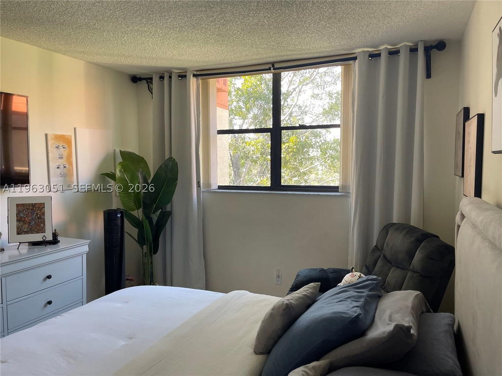 Real estate property located at 16475 Golf Club Rd #309, Broward, Bldg 9 Of Country Club Ap, Weston, FL