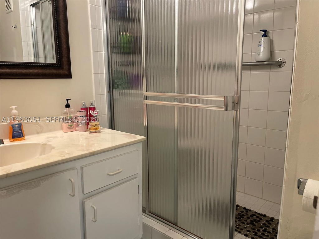 Real estate property located at 16475 Golf Club Rd #309, Broward, Bldg 9 Of Country Club Ap, Weston, FL