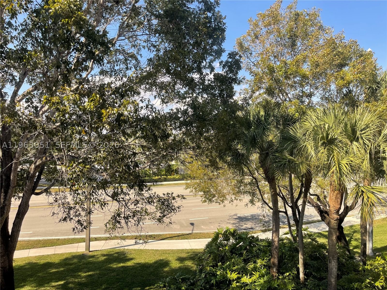 Real estate property located at 16475 Golf Club Rd #309, Broward, Bldg 9 Of Country Club Ap, Weston, FL