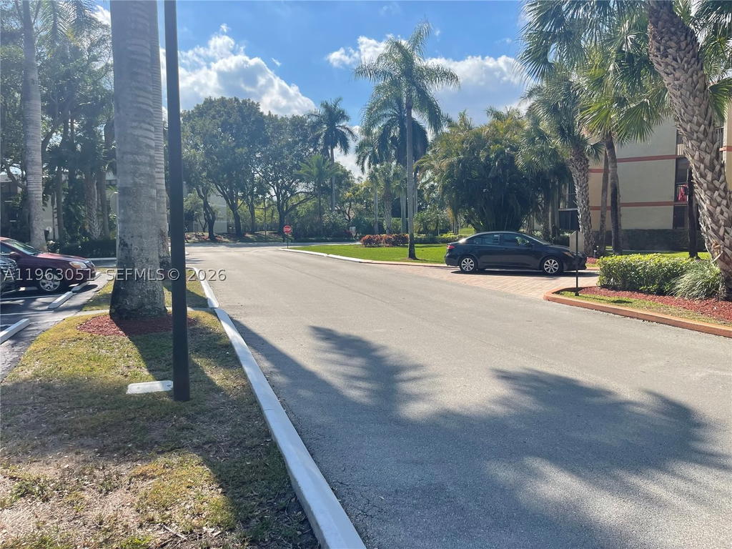 Real estate property located at 16475 Golf Club Rd #309, Broward, Bldg 9 Of Country Club Ap, Weston, FL