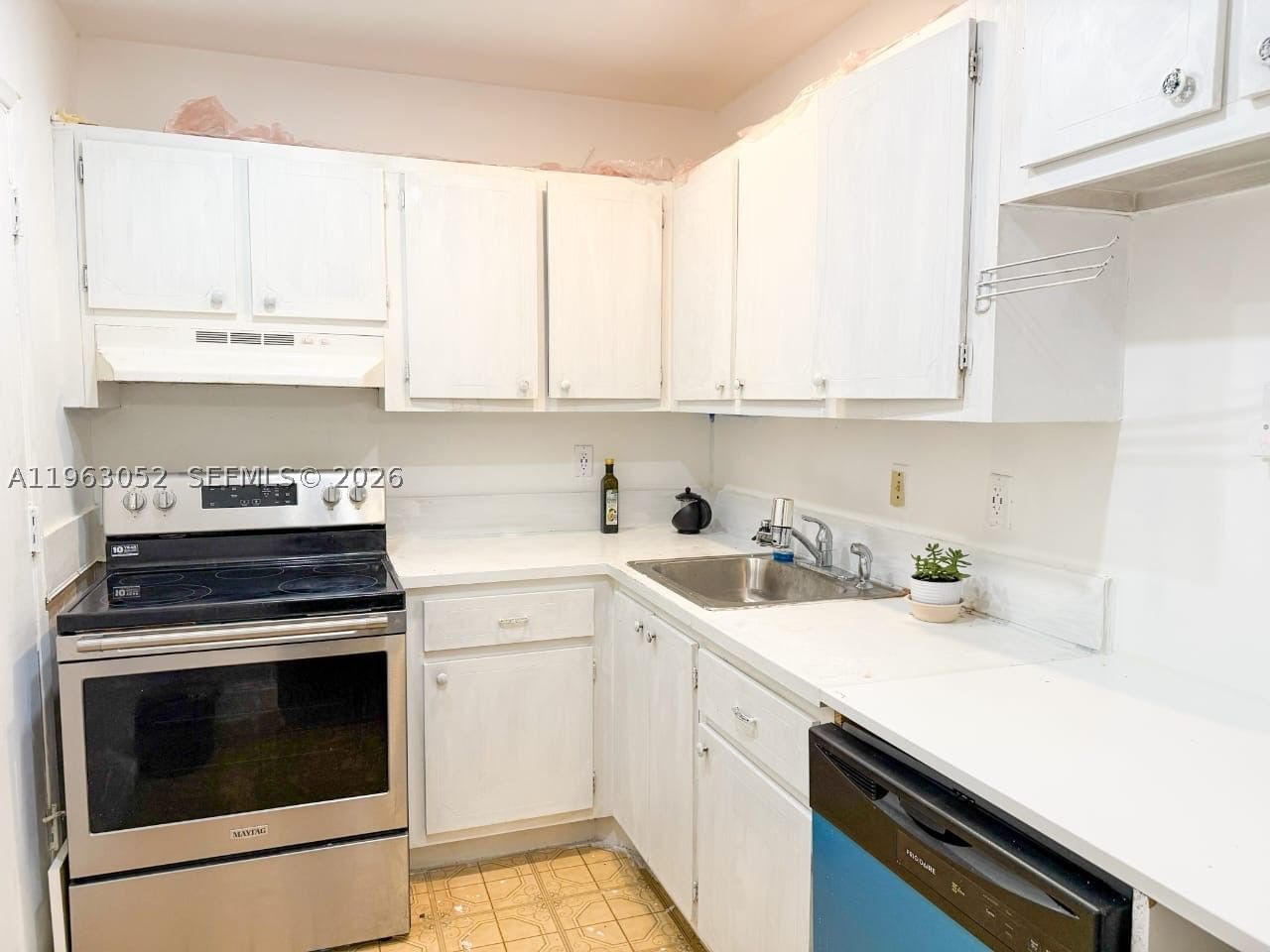 Real estate property located at 4043 16th St #204, Broward, Majestic Gardens Condomin, Lauderhill, FL