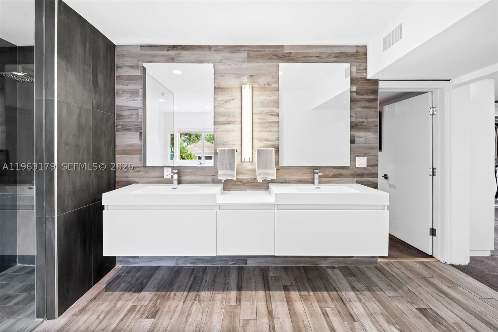Real estate property located at 1961 Oak Haven Cir, Miami-dade, Oak Haven Sec 2, Miami, FL