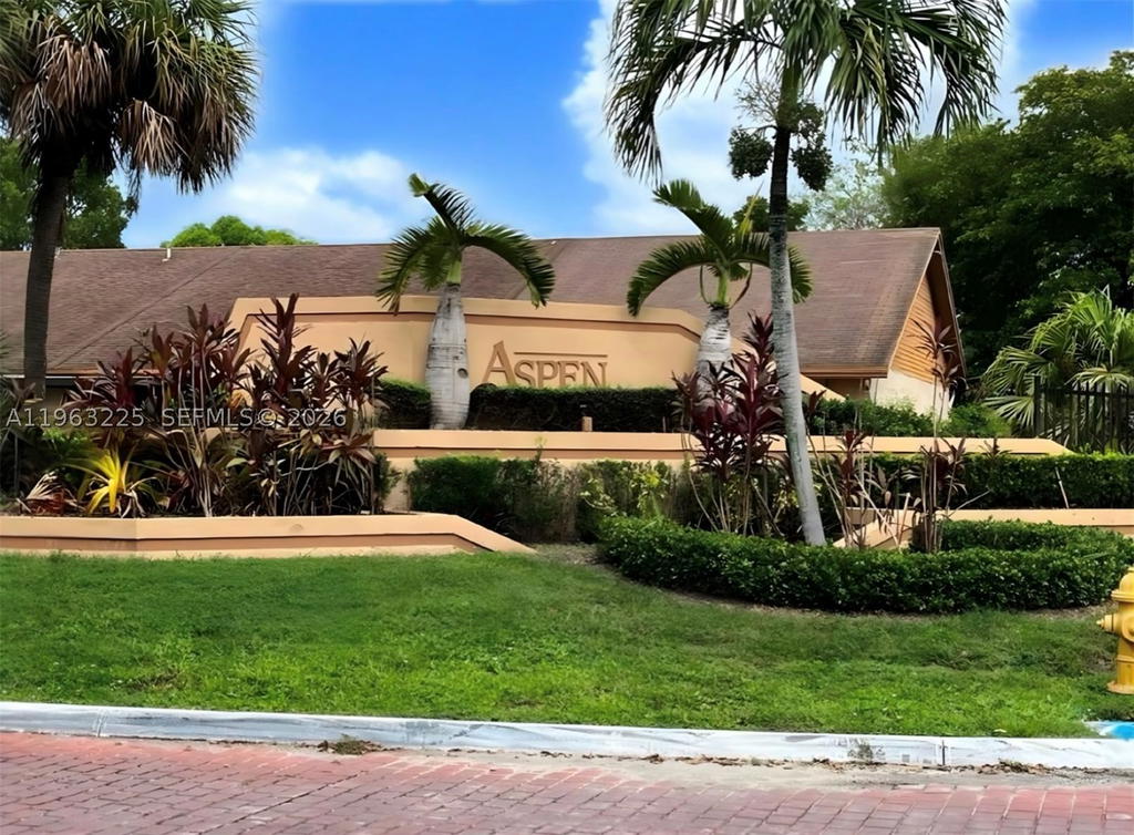 Real estate property located at 6708 193rd Ter, Miami-dade, Country Lake Manors Townh, Hialeah, FL