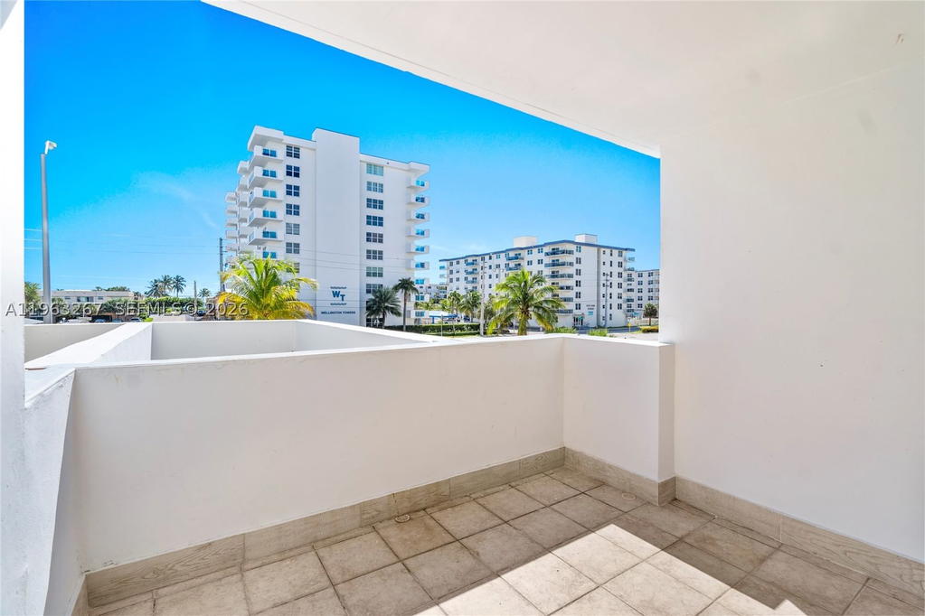 Real estate property located at 1410 Ocean Dr #208, Broward, Trafalgar Towers Condomin, Hollywood, FL