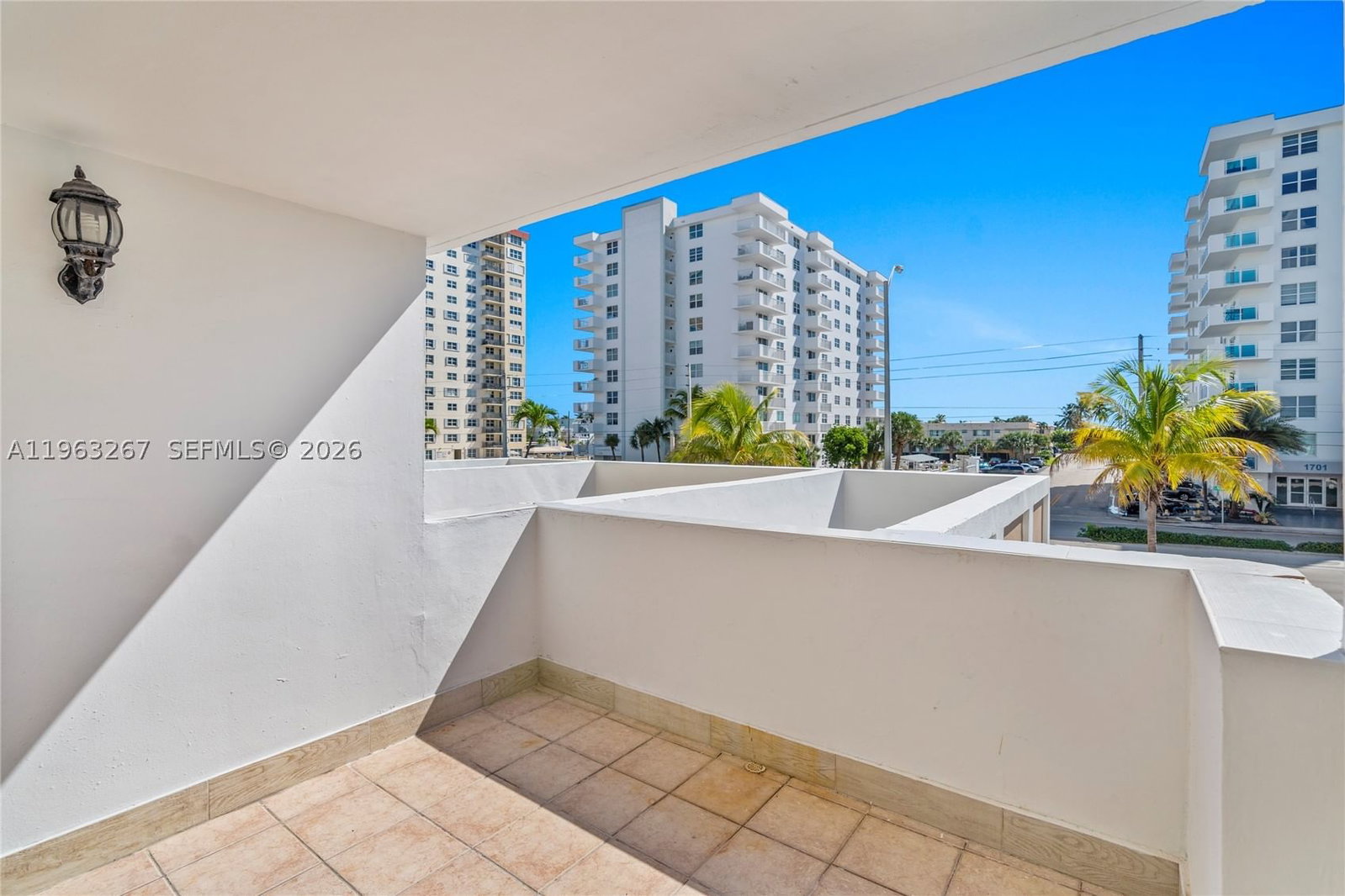 Real estate property located at 1410 Ocean Dr #208, Broward, Trafalgar Towers Condomin, Hollywood, FL
