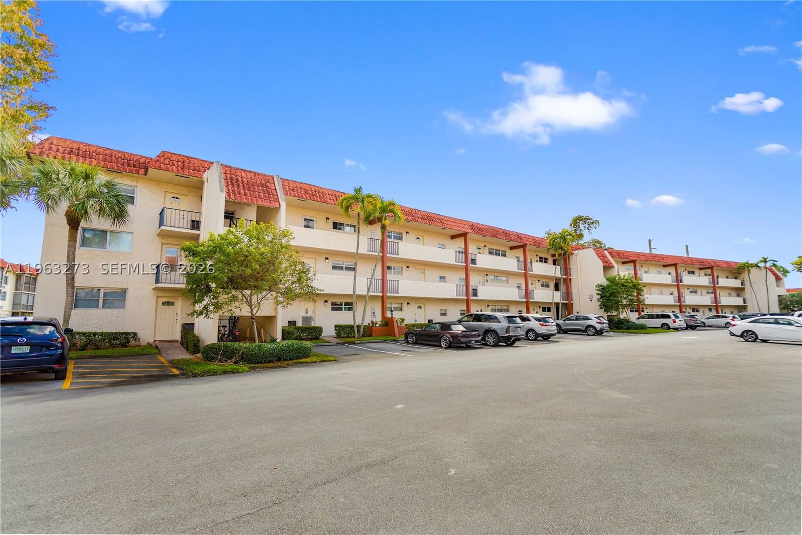 Real estate property located at 691 Hollybrook Dr #26-105, Broward, Hollybrook Golf And, Pembroke Pines, FL