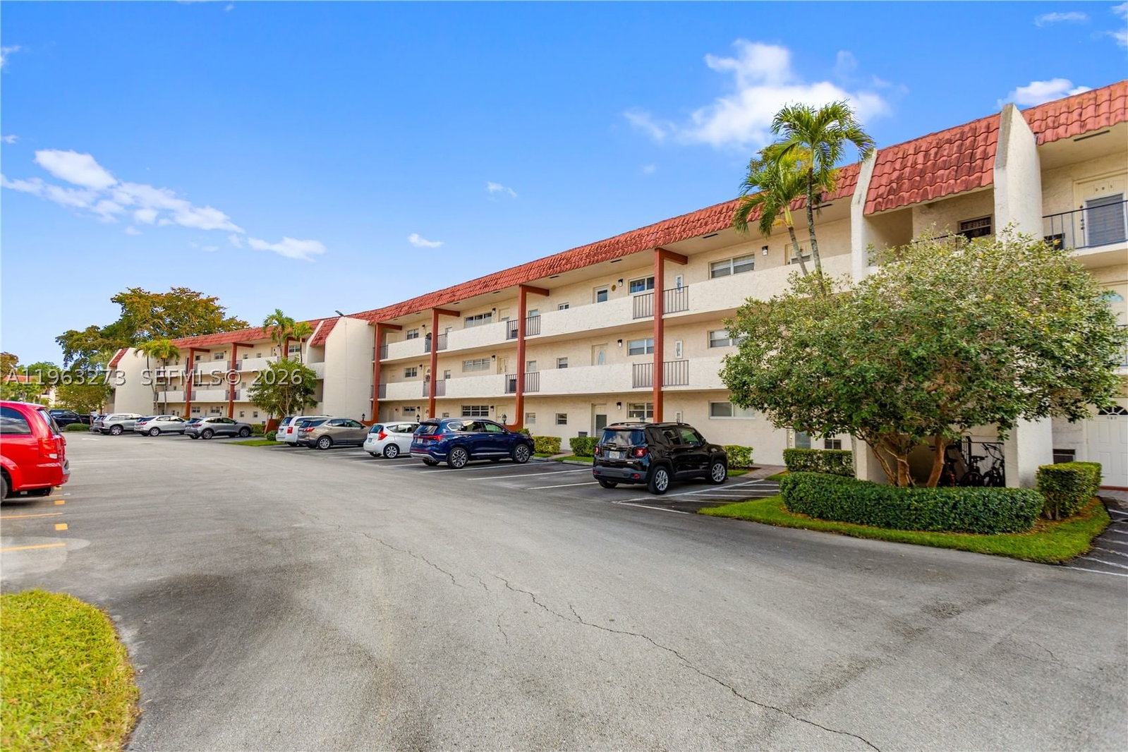 Real estate property located at 691 Hollybrook Dr #26-105, Broward, Hollybrook Golf And, Pembroke Pines, FL