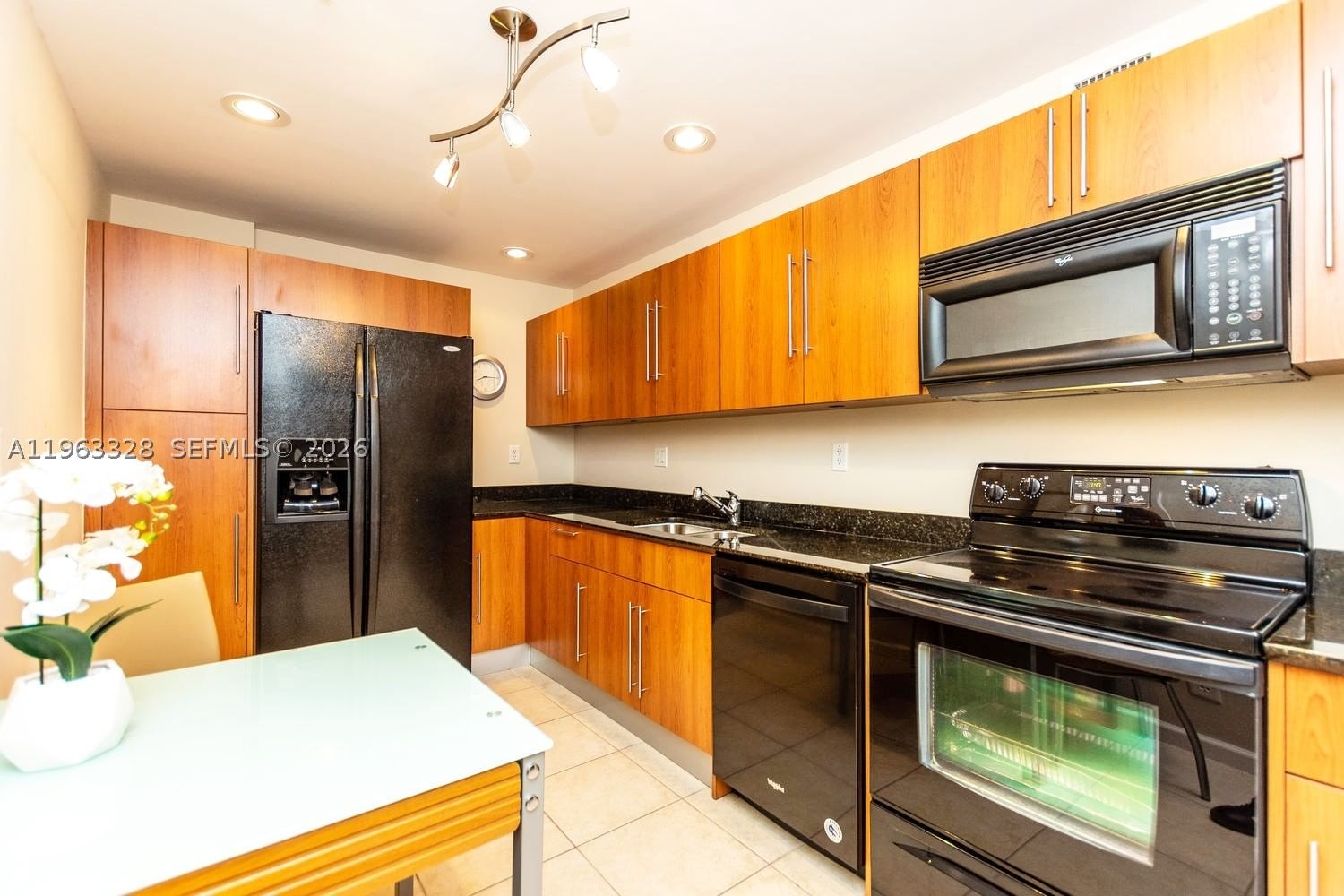 Real estate property located at 3000 Ocean Dr #316, Broward, Residences On Hollywood B, Hollywood, FL