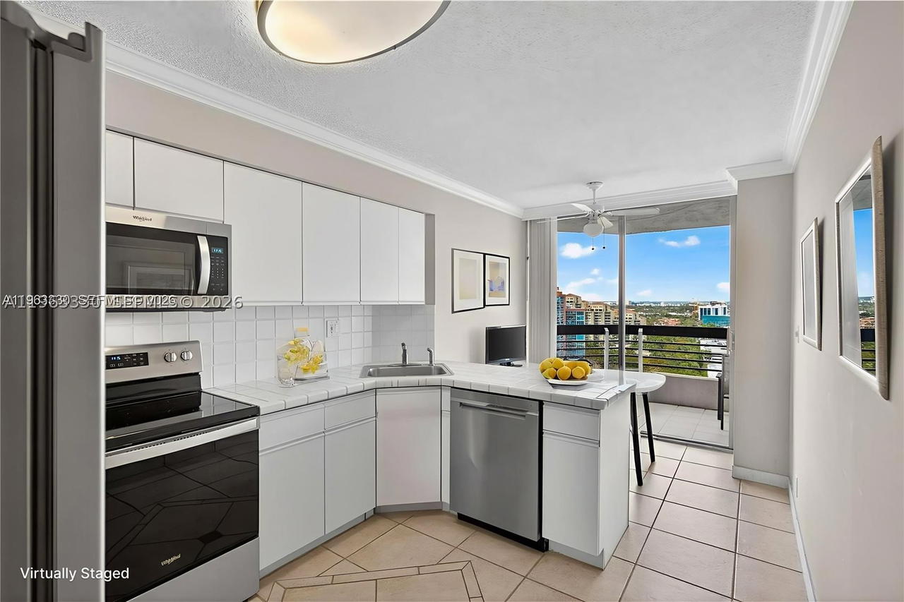 Real estate property located at 3530 Mystic Pointe Dr #2202, Miami-dade, Mystic Pointe Tower 500 C, Aventura, FL