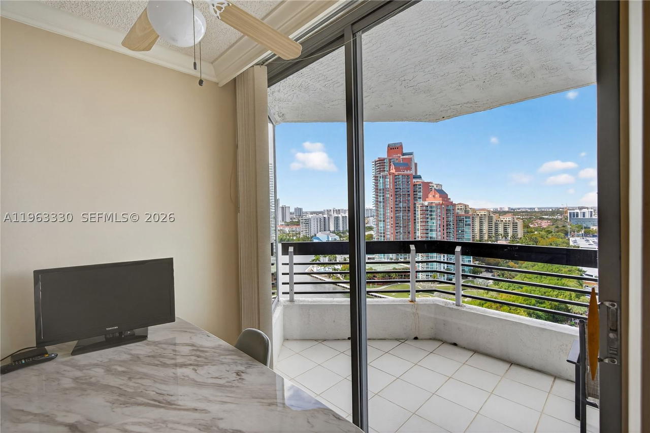 Real estate property located at 3530 Mystic Pointe Dr #2202, Miami-dade, Mystic Pointe Tower 500 C, Aventura, FL