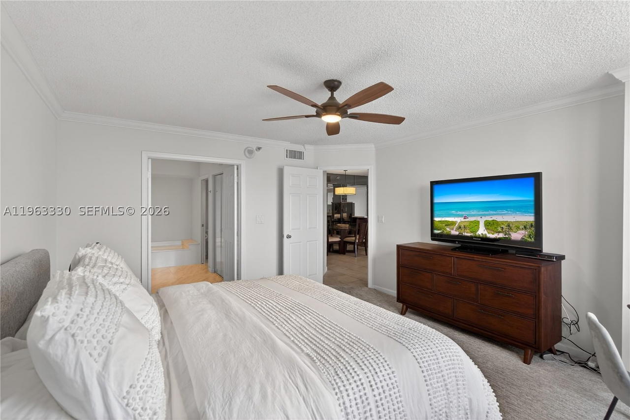 Real estate property located at 3530 Mystic Pointe Dr #2202, Miami-dade, Mystic Pointe Tower 500 C, Aventura, FL