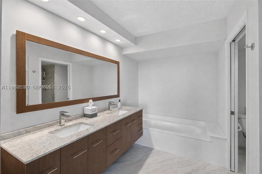Real estate property located at 3530 Mystic Pointe Dr #2202, Miami-dade, Mystic Pointe Tower 500 C, Aventura, FL