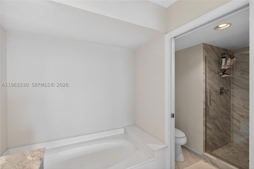 Real estate property located at 3530 Mystic Pointe Dr #2202, Miami-dade, Mystic Pointe Tower 500 C, Aventura, FL