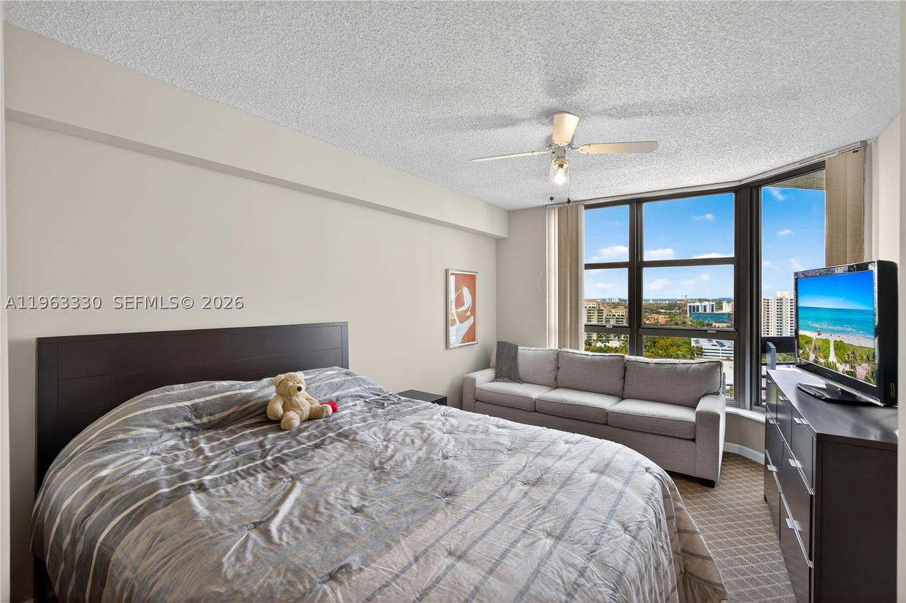 Real estate property located at 3530 Mystic Pointe Dr #2202, Miami-dade, Mystic Pointe Tower 500 C, Aventura, FL