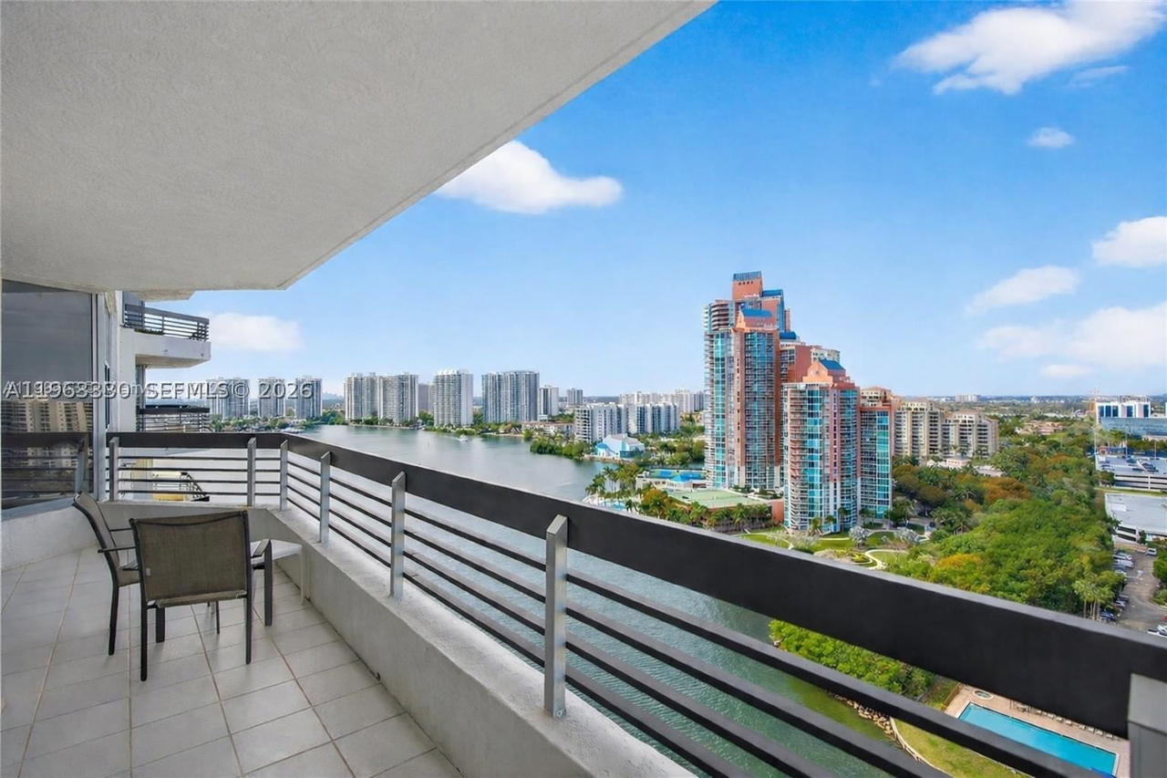 Real estate property located at 3530 Mystic Pointe Dr #2202, Miami-dade, Mystic Pointe Tower 500 C, Aventura, FL