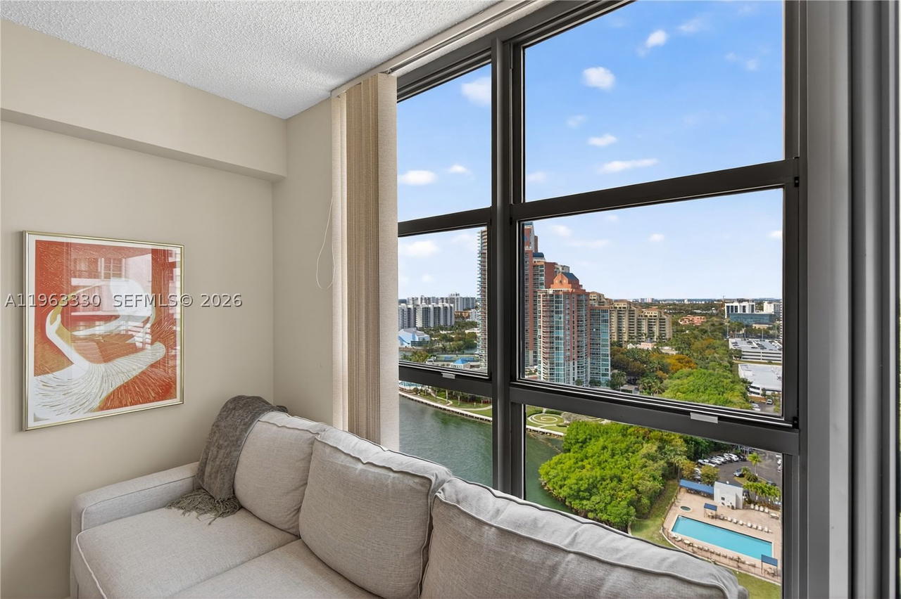 Real estate property located at 3530 Mystic Pointe Dr #2202, Miami-dade, Mystic Pointe Tower 500 C, Aventura, FL