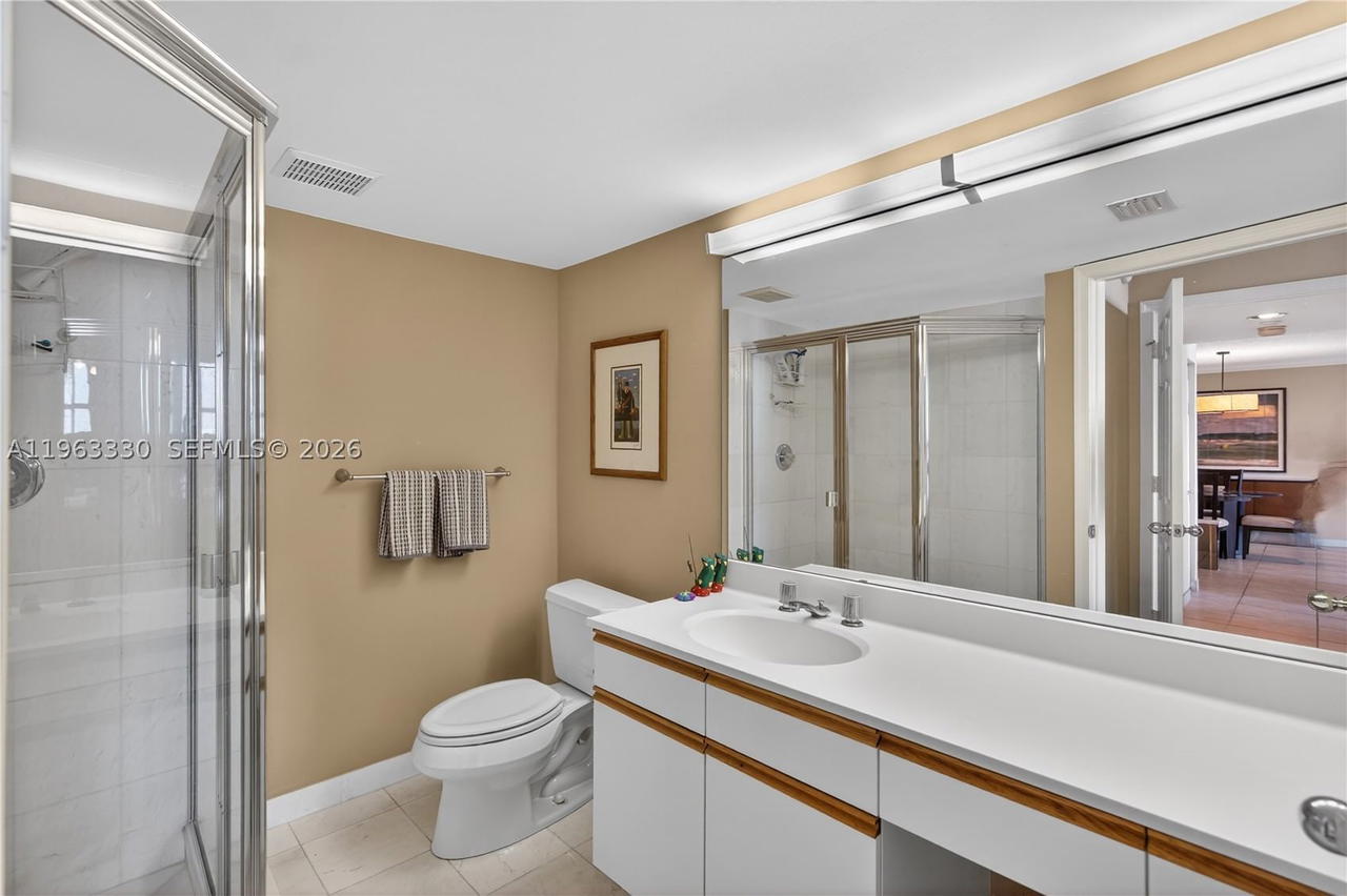 Real estate property located at 3530 Mystic Pointe Dr #2202, Miami-dade, Mystic Pointe Tower 500 C, Aventura, FL