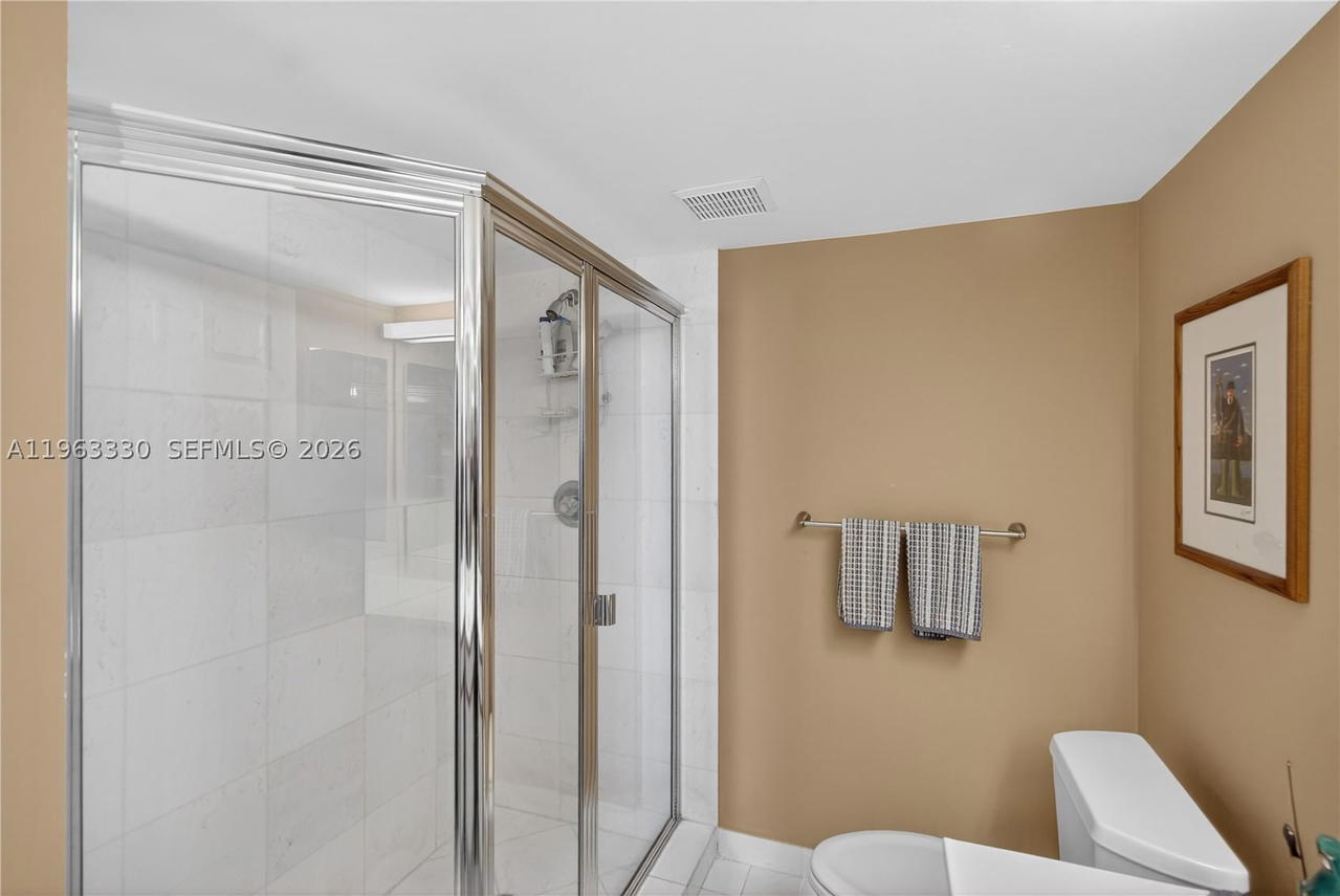 Real estate property located at 3530 Mystic Pointe Dr #2202, Miami-dade, Mystic Pointe Tower 500 C, Aventura, FL