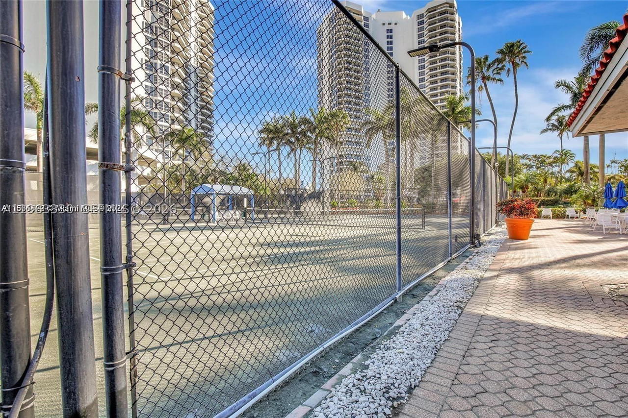 Real estate property located at 3530 Mystic Pointe Dr #2202, Miami-dade, Mystic Pointe Tower 500 C, Aventura, FL