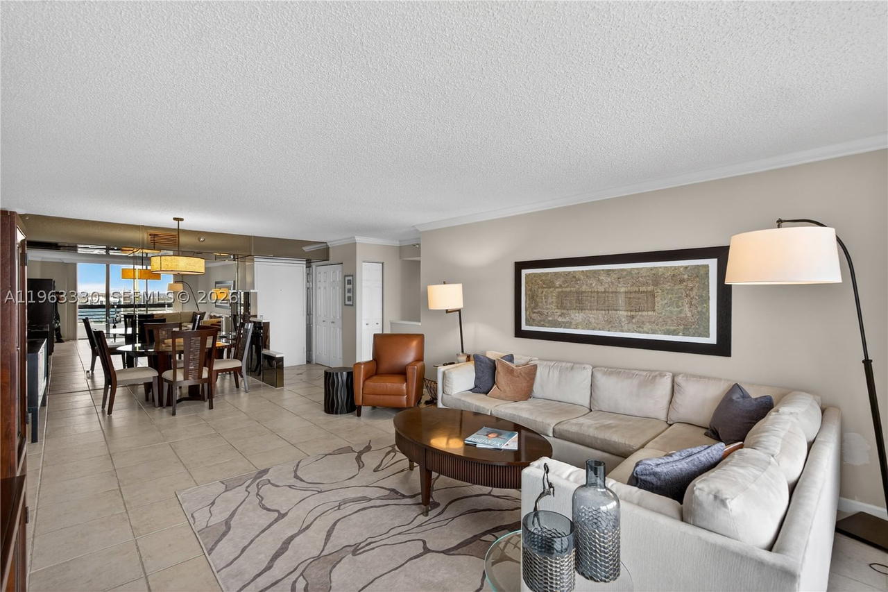 Real estate property located at 3530 Mystic Pointe Dr #2202, Miami-dade, Mystic Pointe Tower 500 C, Aventura, FL