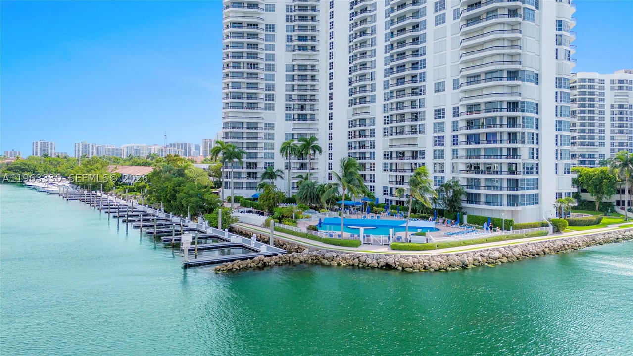 Real estate property located at 3530 Mystic Pointe Dr #2202, Miami-dade, Mystic Pointe Tower 500 C, Aventura, FL