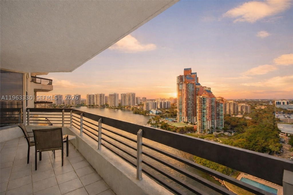 Real estate property located at 3530 Mystic Pointe Dr #2202, Miami-dade, Mystic Pointe Tower 500 C, Aventura, FL