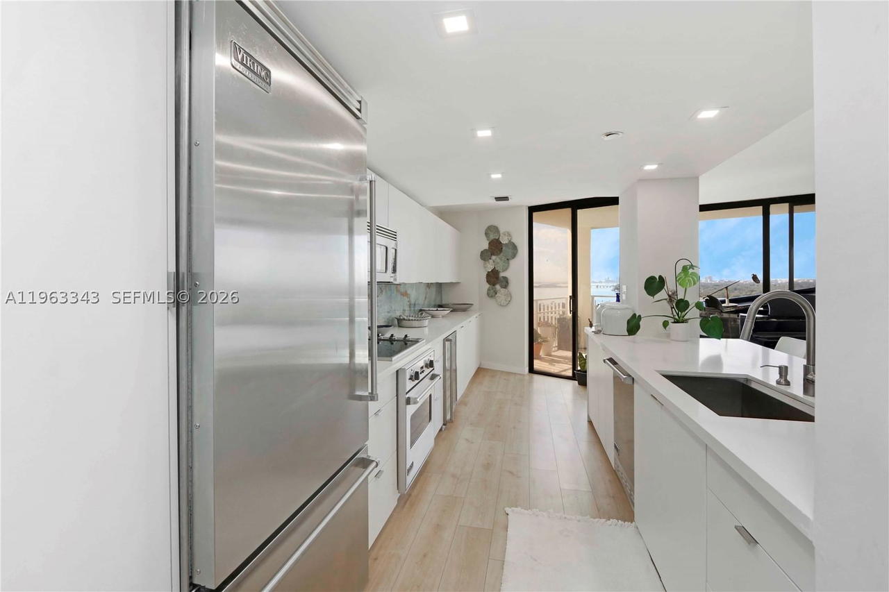 Real estate property located at 1000 Quayside Ter #1608, Miami-dade, Towers Of Quayside Condo, Miami, FL