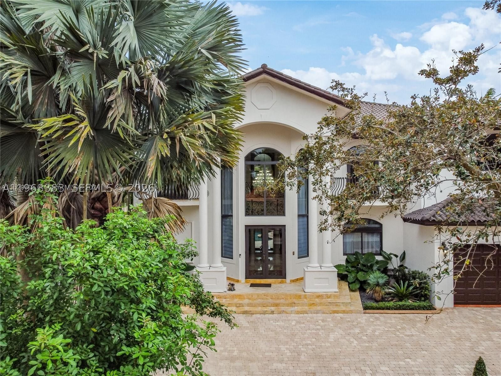 Real estate property located at 8200 163rd St, Miami-dade, 6th Addn To Royal Oaks, Miami Lakes, FL
