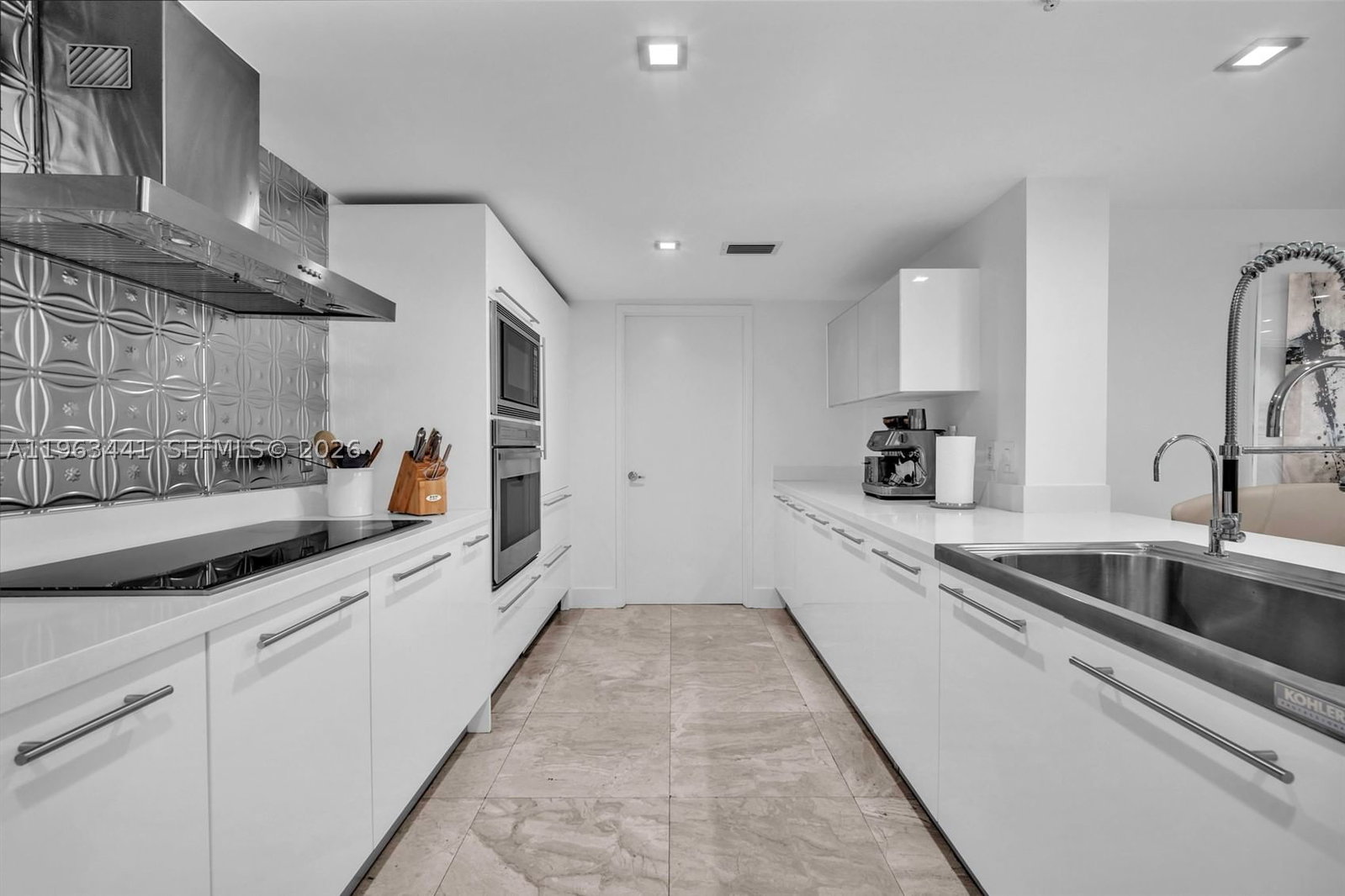 Real estate property located at 200 Sunny Isles Blvd TH-205, Miami-dade, St Tropez On The Bay Ii C, Sunny Isles Beach, FL