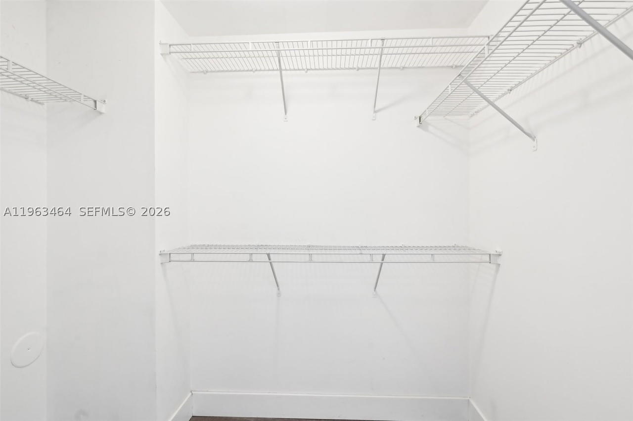 Real estate property located at 2000 Bayshore Dr #304, Miami-dade, Cite Condo, Miami, FL