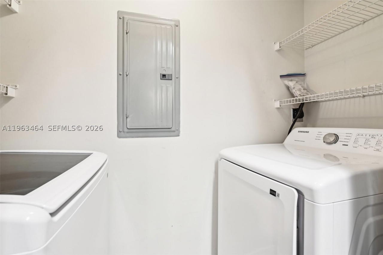 Real estate property located at 2000 Bayshore Dr #304, Miami-dade, Cite Condo, Miami, FL