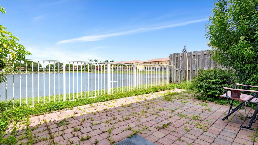 Real estate property located at 8678 113th Ct, Miami-dade, Island At Doral, Doral, FL