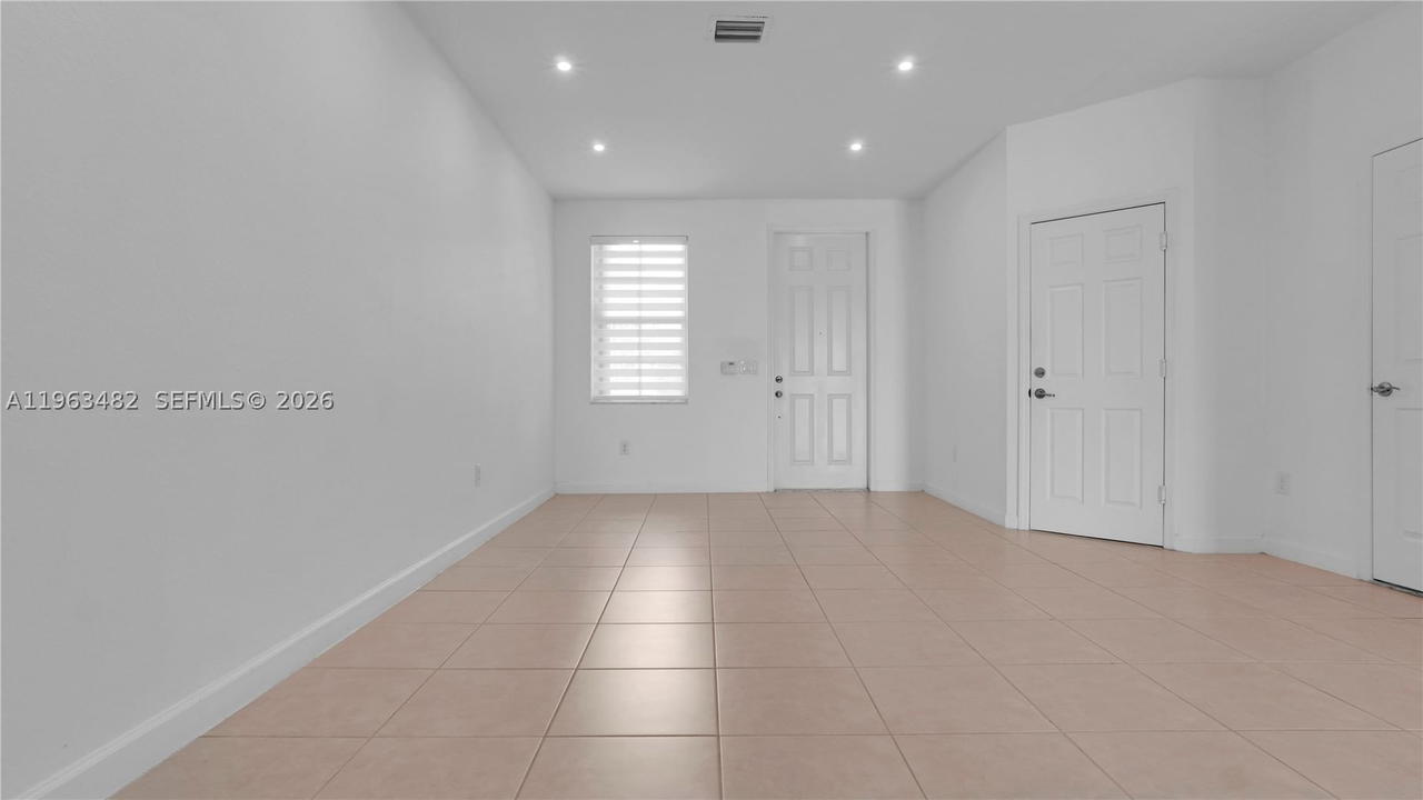 Real estate property located at 8678 113th Ct, Miami-dade, Island At Doral, Doral, FL