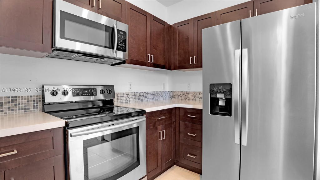 Real estate property located at 8678 113th Ct, Miami-dade, Island At Doral, Doral, FL