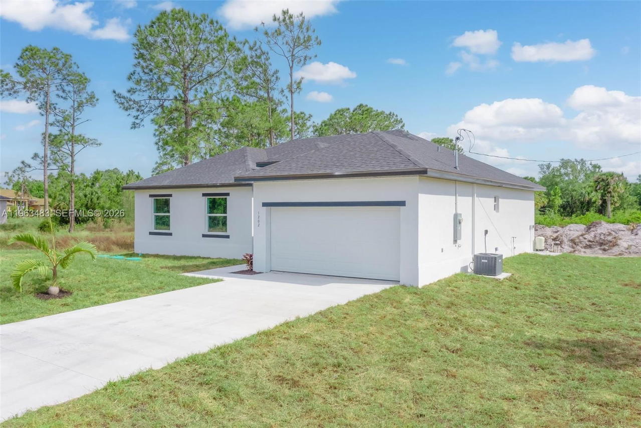 Real estate property located at 3121 71th St W, Lee, Lehigh Acres, Lehigh Acres, FL