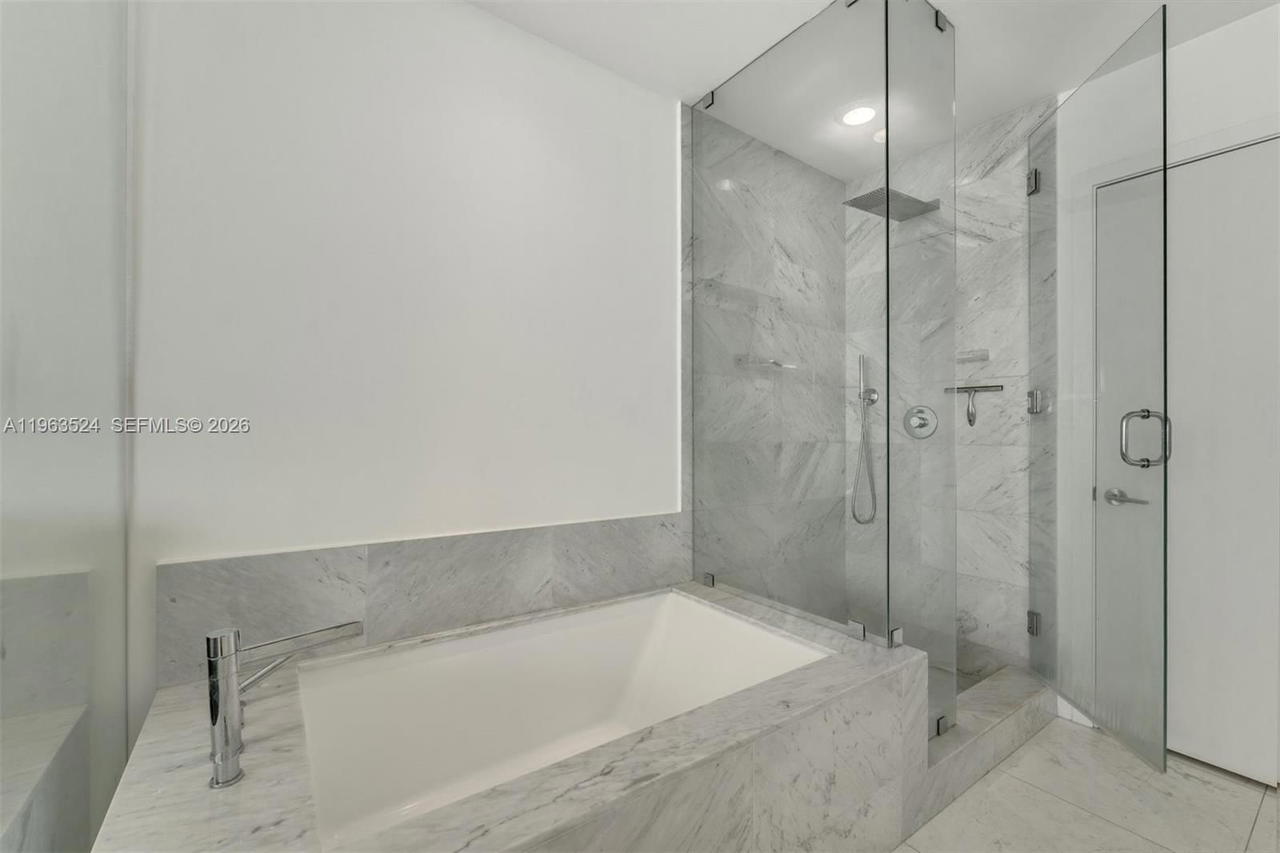Real estate property located at 480 31st St #4002, Miami-dade, Gran Paraiso, Miami, FL