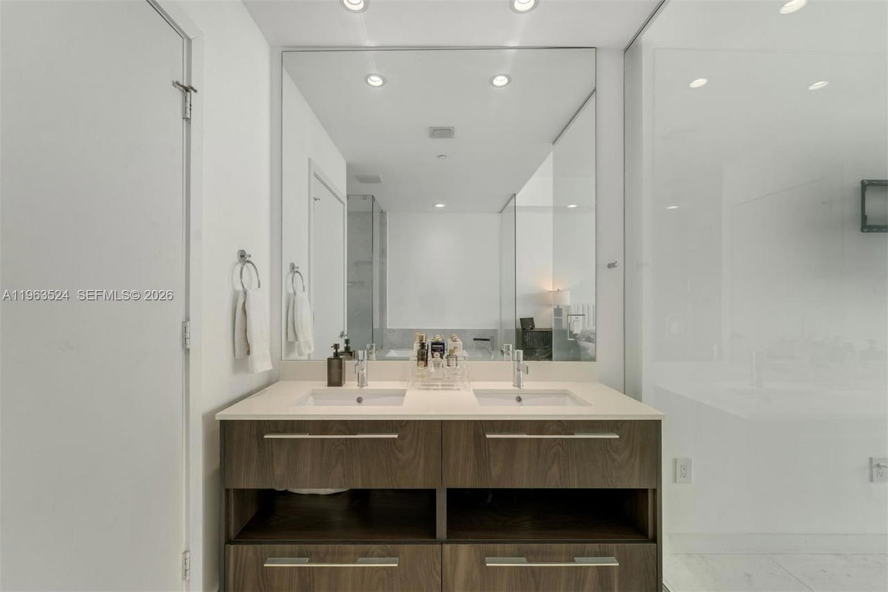 Real estate property located at 480 31st St #4002, Miami-dade, Gran Paraiso, Miami, FL