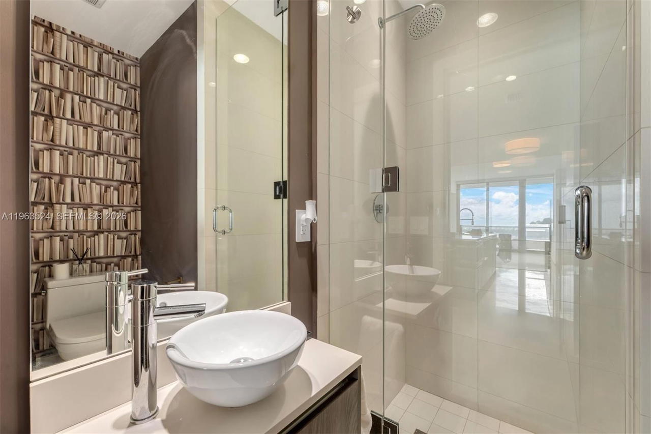 Real estate property located at 480 31st St #4002, Miami-dade, Gran Paraiso, Miami, FL