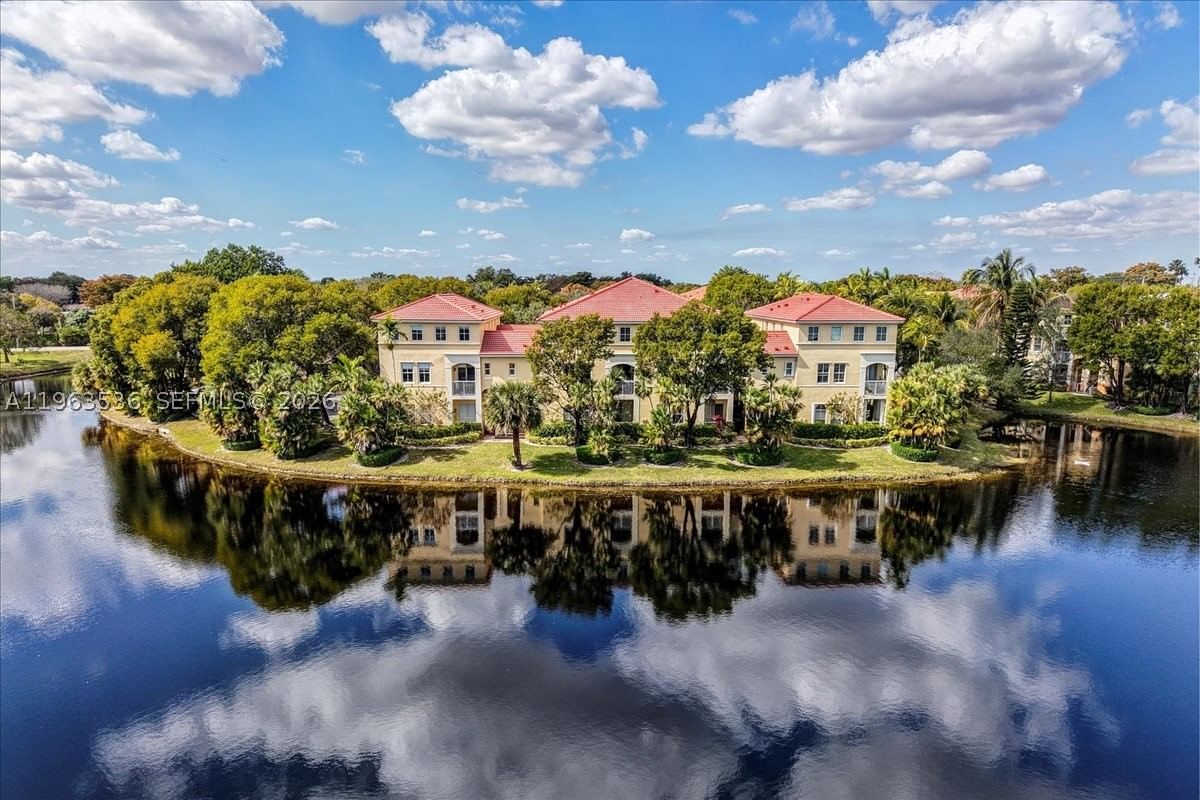 Real estate property located at 150 Jacaranda Country Club Dr #200, Broward, Courtyards At Jacaranda C, Plantation, FL