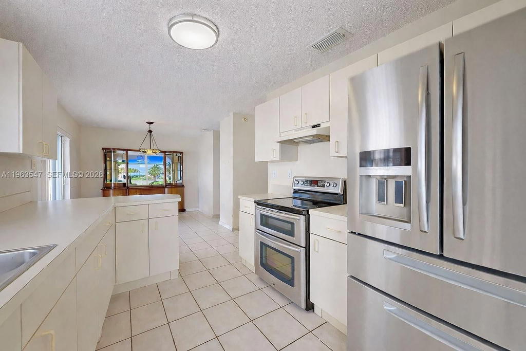 Real estate property located at 6322 112th Pl, Miami-dade, Coral Creek, Miami, FL