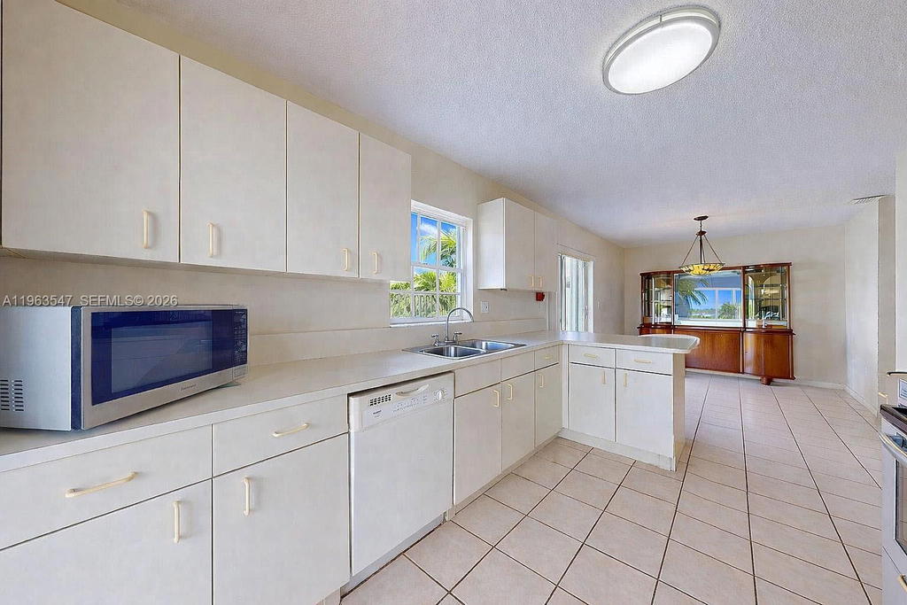 Real estate property located at 6322 112th Pl, Miami-dade, Coral Creek, Miami, FL