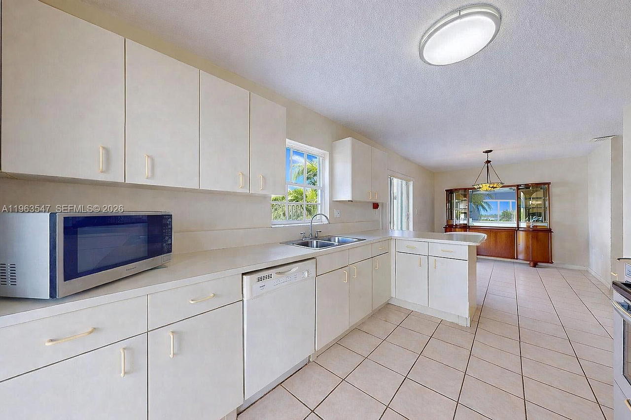 Real estate property located at 6322 112th Pl, Miami-dade, Coral Creek, Miami, FL