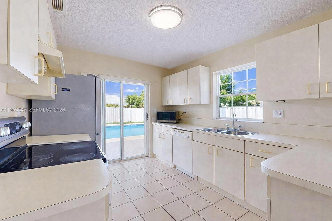 Real estate property located at 6322 112th Pl, Miami-dade, Coral Creek, Miami, FL