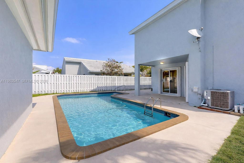 Real estate property located at 6322 112th Pl, Miami-dade, Coral Creek, Miami, FL