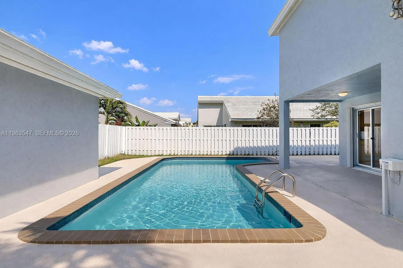 Real estate property located at 6322 112th Pl, Miami-dade, Coral Creek, Miami, FL