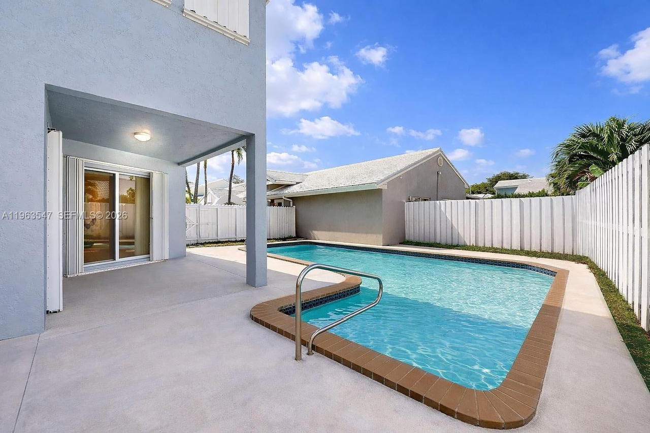 Real estate property located at 6322 112th Pl, Miami-dade, Coral Creek, Miami, FL