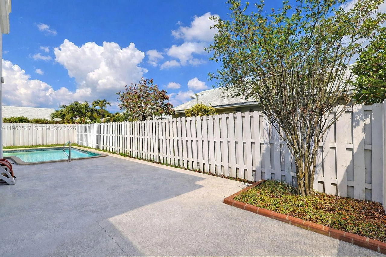 Real estate property located at 6322 112th Pl, Miami-dade, Coral Creek, Miami, FL
