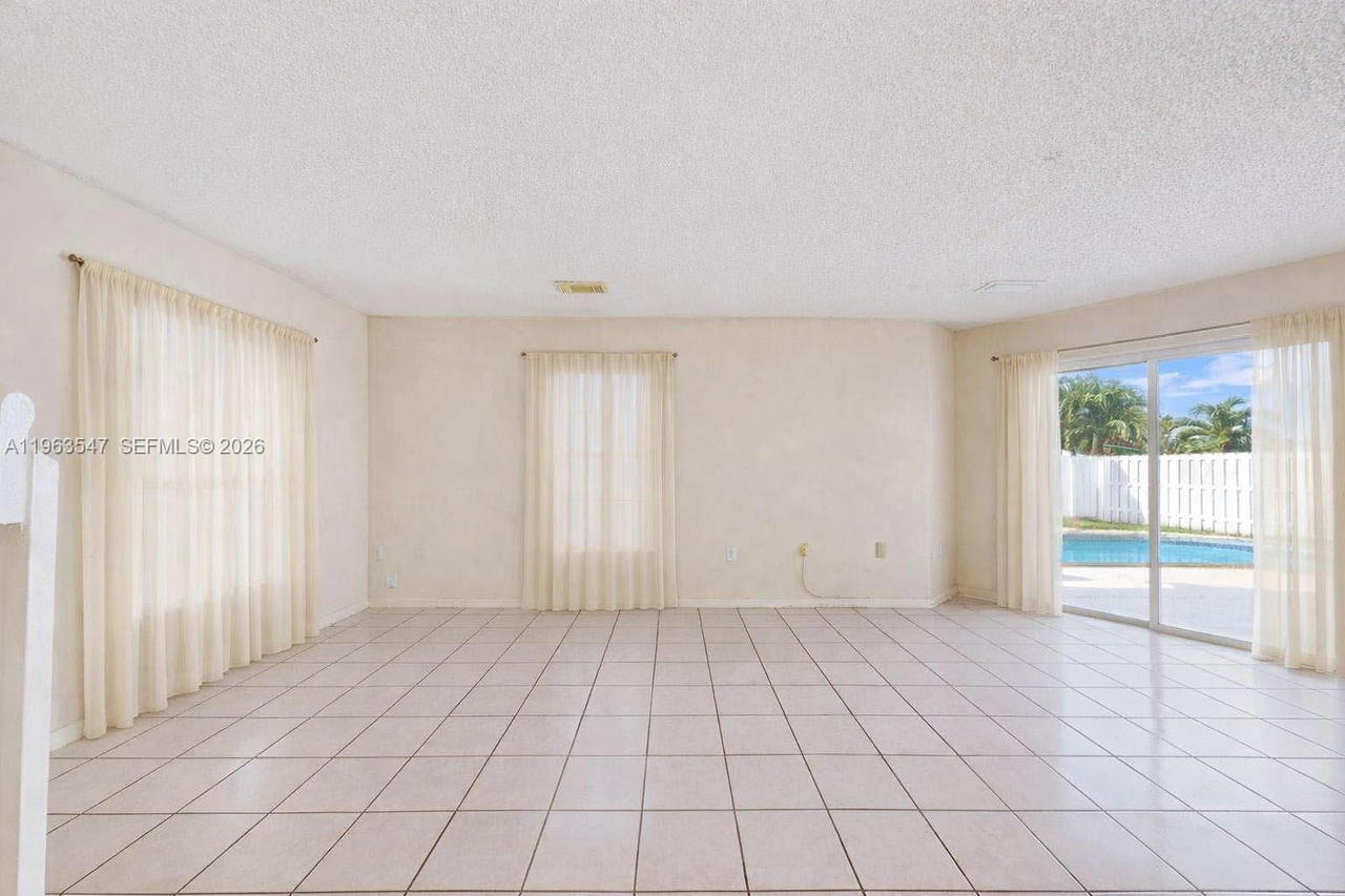 Real estate property located at 6322 112th Pl, Miami-dade, Coral Creek, Miami, FL