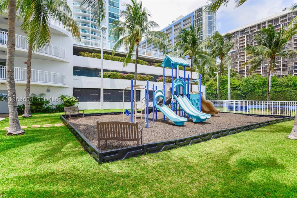 Real estate property located at 2101 Brickell Ave #2009, Miami-dade, Skyline On Brickell Condo, Miami, FL